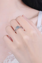 Load image into Gallery viewer, 1 Carat Moissanite Crisscross Split Shank Ring