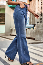 Load image into Gallery viewer, Buttoned Loose Fit Jeans with Pockets
