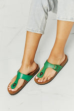 Load image into Gallery viewer, MMShoes Drift Away T-Strap Flip-Flop in Green
