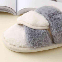 Load image into Gallery viewer, Faux Fur Twisted Strap Slippers
